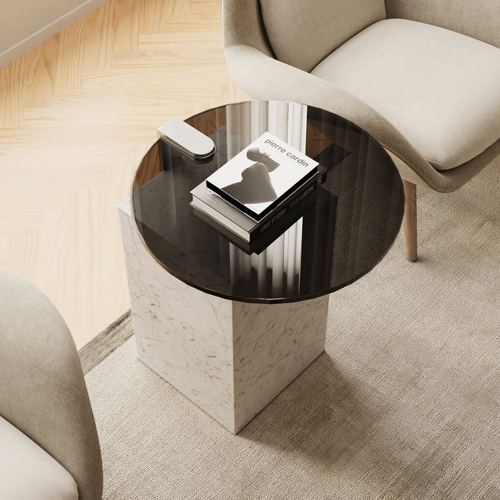 Skagen marble side table in White Carrara