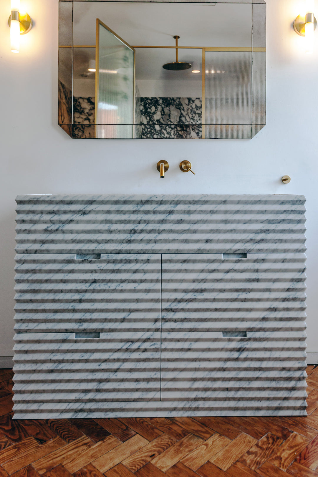 Njord - Ribbed Marble Bathroom Vanity
