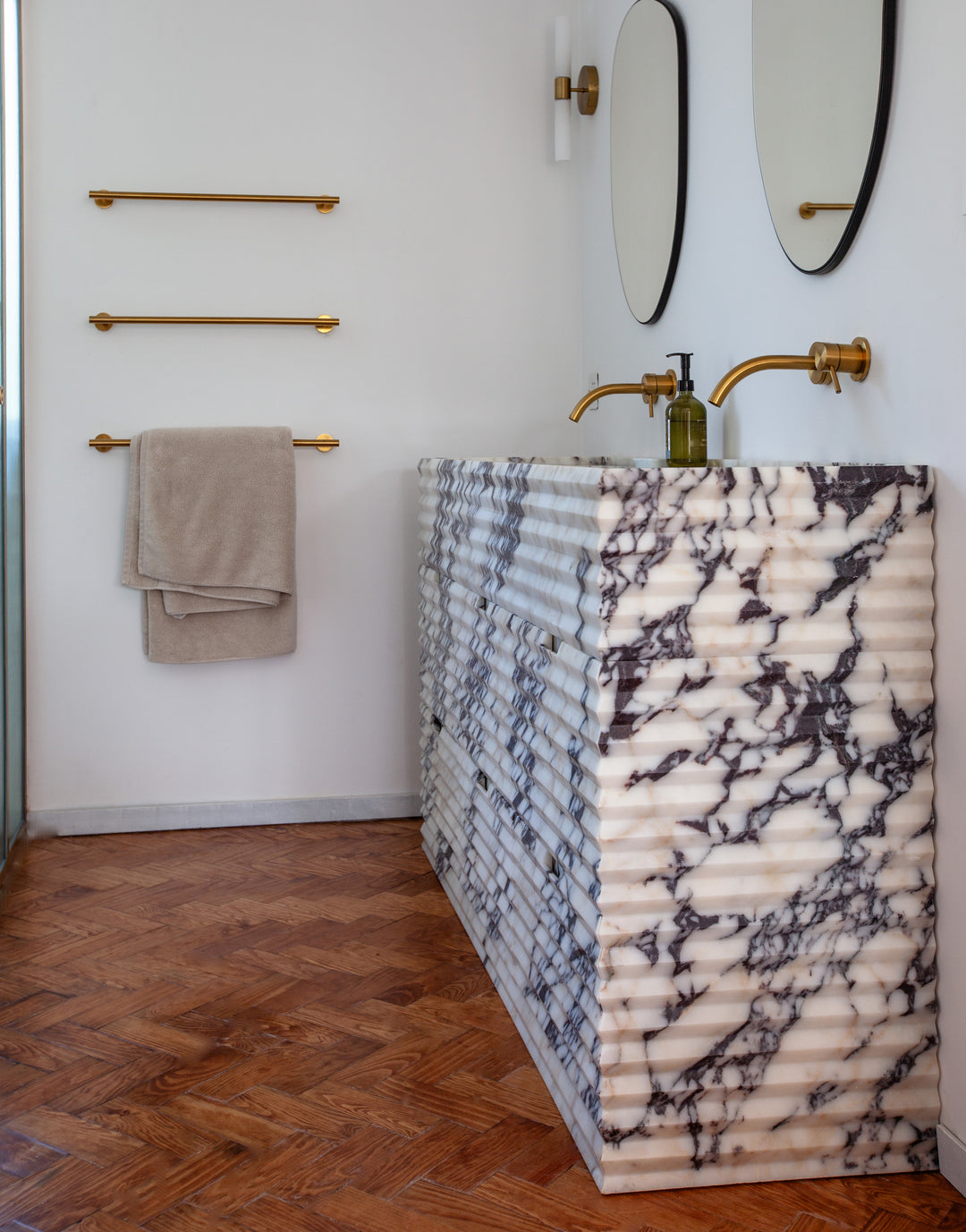 Njord - Ribbed Marble - Double Basin Bathroom Vanity