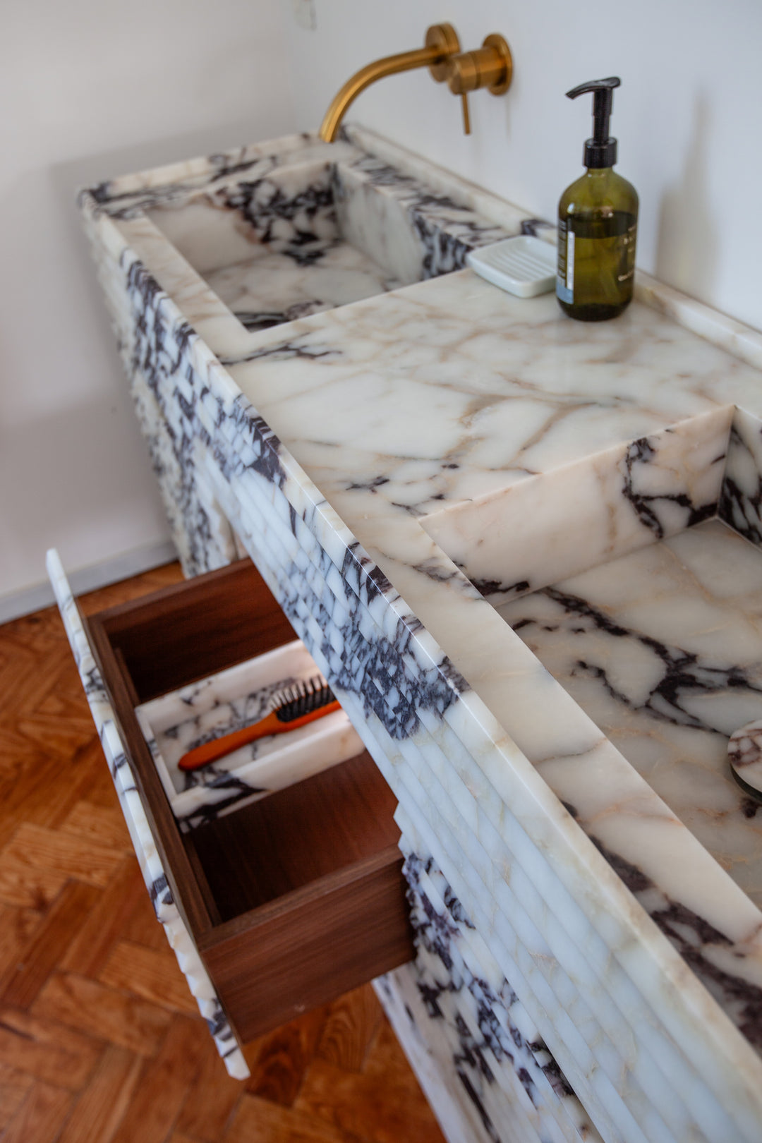 Njord - Ribbed Marble - Double Basin Bathroom Vanity